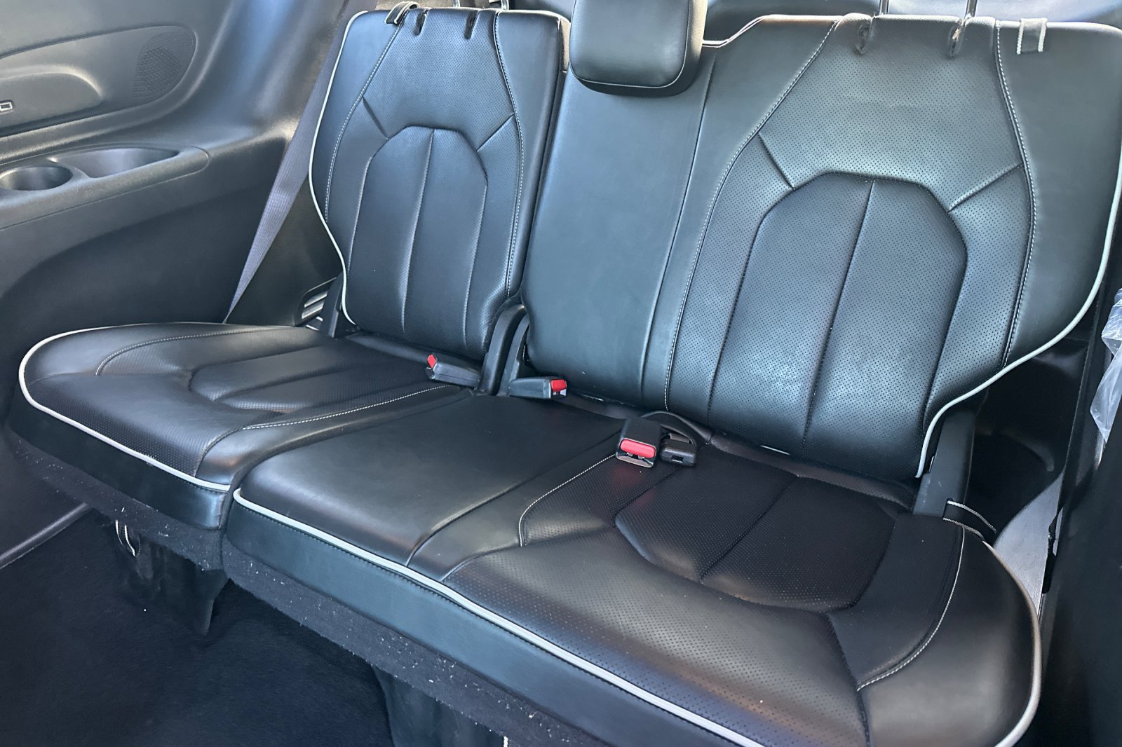 Used 2025 Chrysler Pacifica Limited FWD image 17