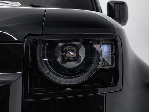 Used 2025 Land Rover Defender 110 S image 7