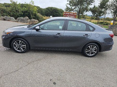 Used 2023 Kia Forte LXS image 2