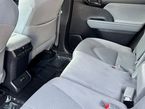 Certified 2020 Toyota Highlander LE image 16