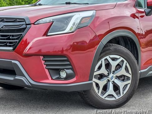 Used 2024 Subaru Forester Premium AWD/4WD image 3