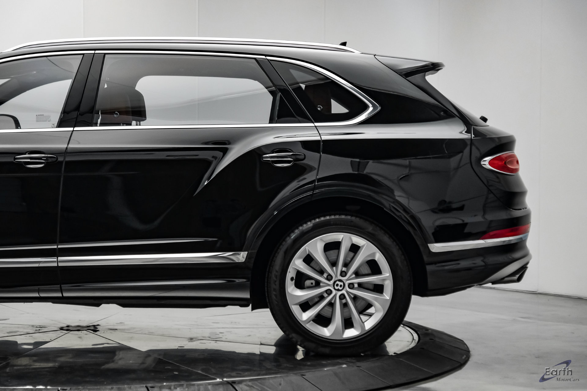 Used 2023 Bentley Bentayga Extended Wheelbase AWD/4WD image 7