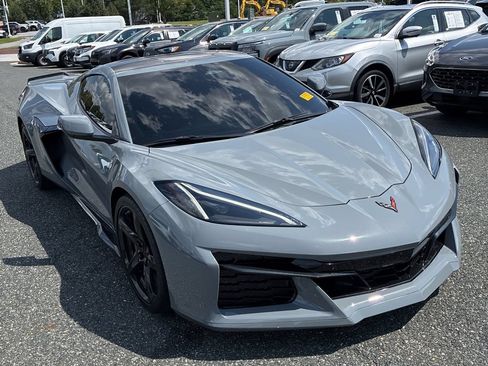 Used 2024 Chevrolet Corvette Z06 RWD image 3
