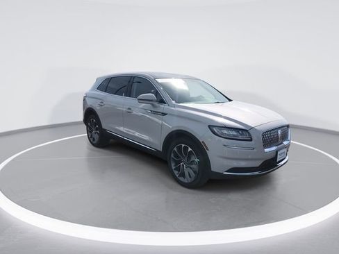 Used 2022 Lincoln Nautilus Reserve AWD/4WD image 2