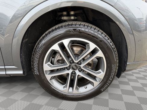 Used 2025 Audi Q5 Premium w/ Convenience Package image 10