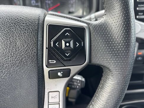 Used 2020 Toyota 4Runner SR5 AWD/4WD image 32