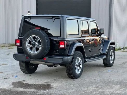 Used 2021 Jeep Wrangler Unlimited Sahara w/ Uconnect 4C Nav & Sound Group image 10