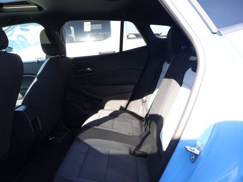 Used 2024 Chevrolet Trax RS w/ Sunroof Package FWD image 32