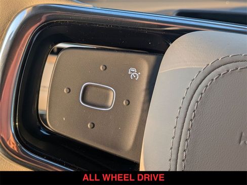 Used 2025 Lincoln Nautilus Reserve image 27