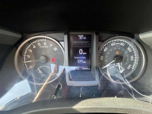 Used 2016 Toyota Tacoma TRD Off-Road image 12