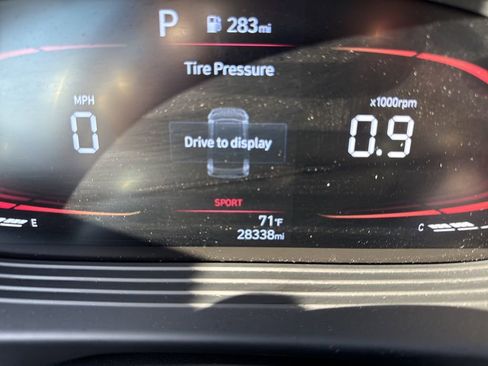 Used 2024 Hyundai Venue SEL image 23