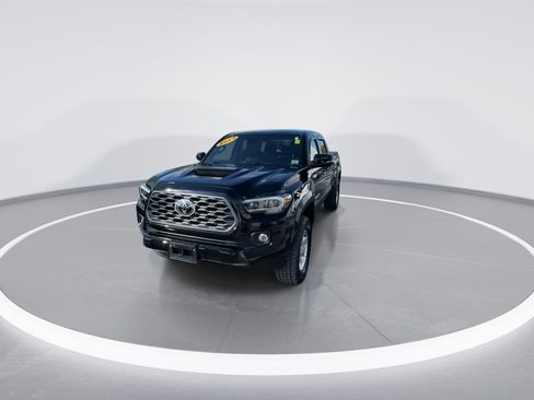 Used 2023 Toyota Tacoma TRD Sport w/ Technology Package AWD/4WD image 3