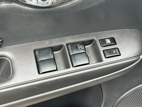 Used 2018 Nissan Versa Note SV FWD image 12