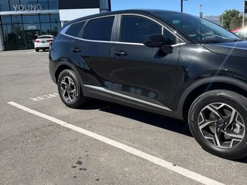 Used 2023 Kia Sportage LX AWD/4WD image 3