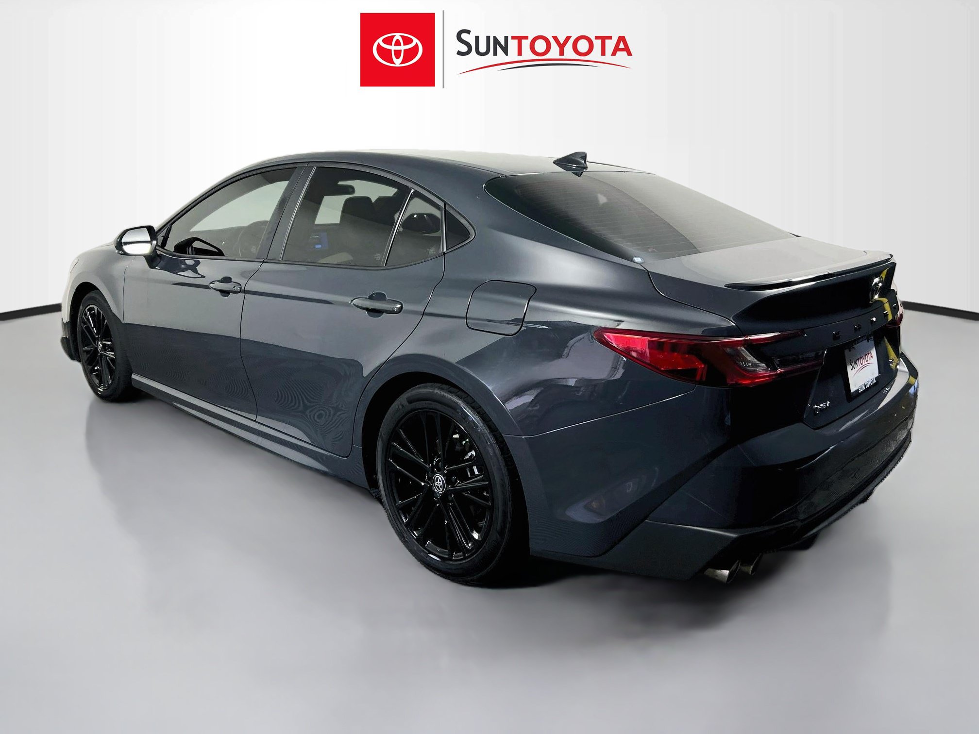 Used 2025 Toyota Camry SE FWD image 6