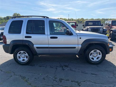 Used 2007 Jeep Liberty Sport AWD/4WD image 7