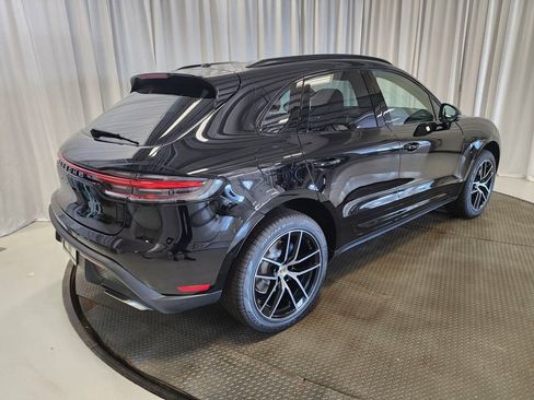 Certified 2025 Porsche Macan image 34