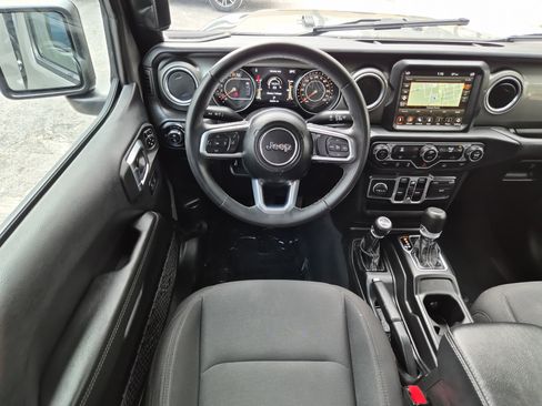 Used 2023 Jeep Gladiator Overland image 12