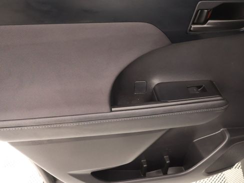 Used 2023 Toyota Highlander LE image 16