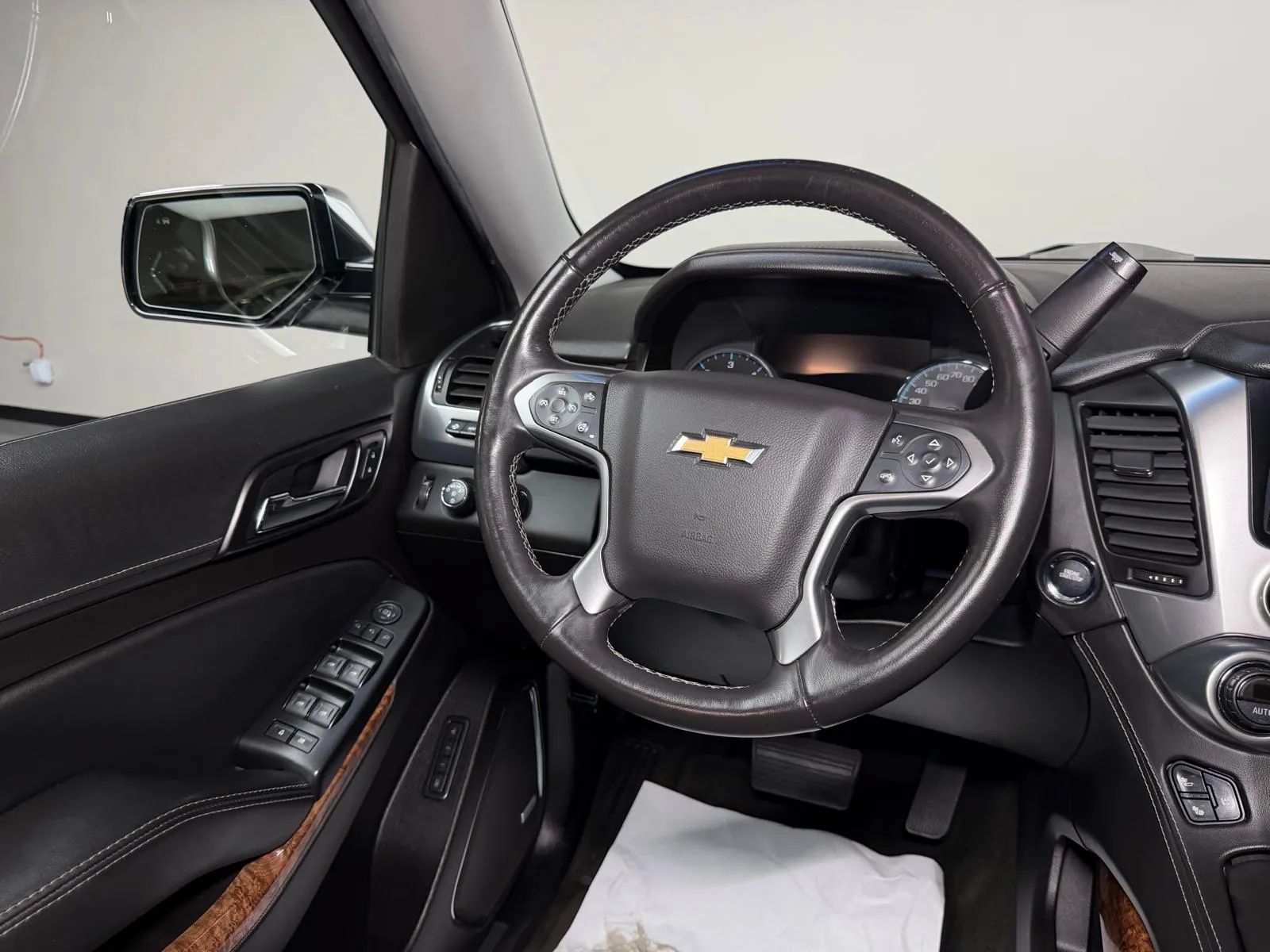 Used 2016 Chevrolet Suburban LTZ AWD/4WD image 27