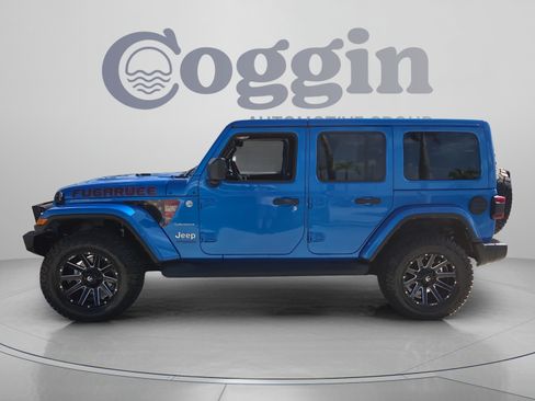 Used 2022 Jeep Wrangler Unlimited Sahara w/ LED Lighting Group AWD/4WD image 2