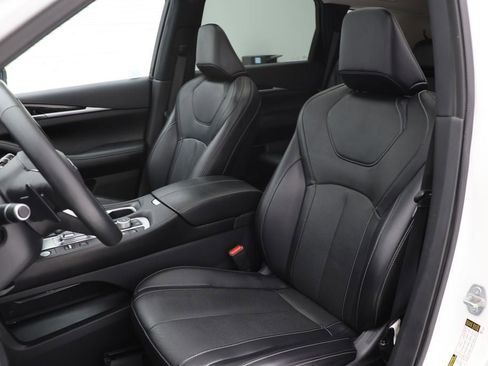 Used 2025 INFINITI QX60 Pure AWD/4WD image 16