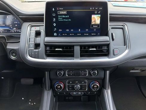 Used 2023 Chevrolet Suburban Z71 w/ Luxury Package AWD/4WD image 28