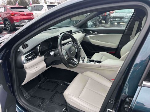 Used 2024 Genesis G70 2.5T image 15