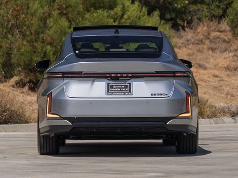 New 2026 Lexus ES 350e FWD image 12