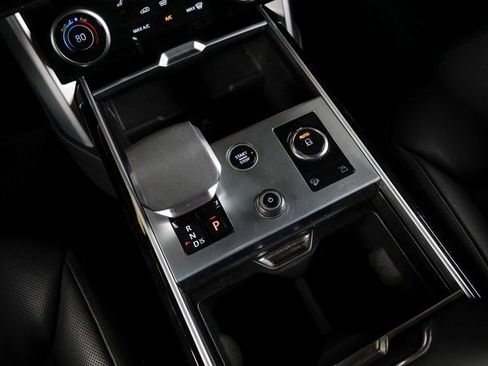 Used 2023 Land Rover Range Rover Long Wheelbase SE image 13