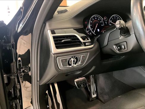 Used 2019 BMW 750i w/ Executive Package RWD image 29