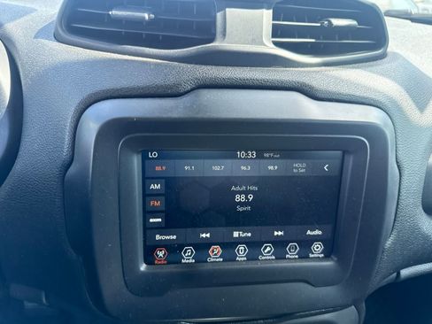 Used 2018 Jeep Renegade Latitude w/ Advanced Technology Group FWD image 28