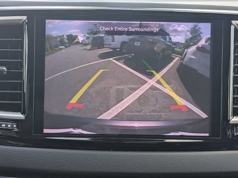 Used 2023 Chrysler Pacifica Touring-L FWD image 22