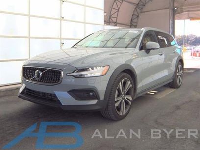 Used 2025 Volvo V60 B5 Cross Country Plus