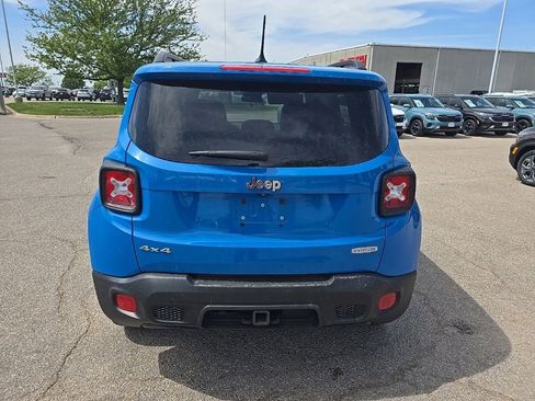 Used 2015 Jeep Renegade Latitude w/ Cold Weather Group II AWD/4WD image 5