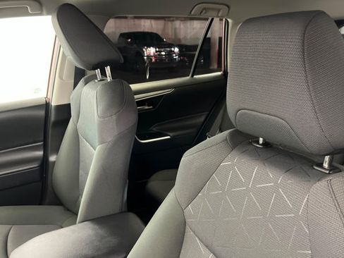 Used 2025 Toyota RAV4 XLE AWD/4WD image 15