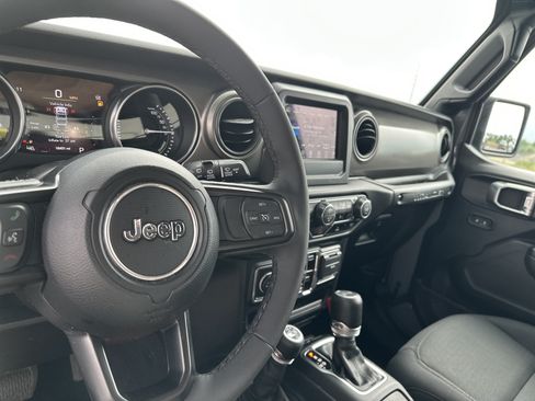 Used 2023 Jeep Wrangler Unlimited w/ Cold Weather Group AWD/4WD image 23