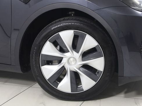 Used 2024 Tesla Model Y Long Range RWD image 16