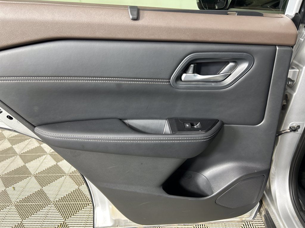 Used 2023 Nissan Rogue SV w/ SV Premium B Package AWD/4WD image 16