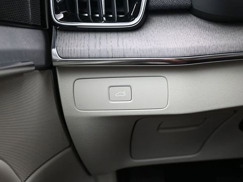 New 2026 Volvo XC90 B6 Ultra w/ Protection Package image 29