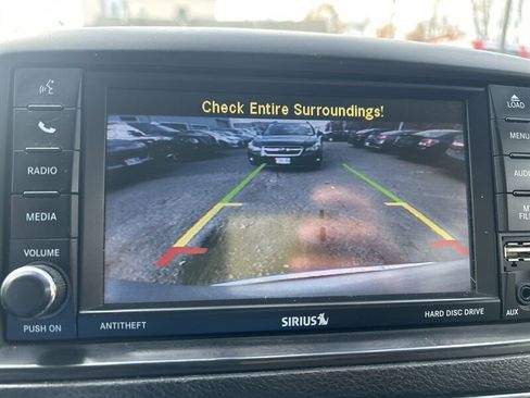 Used 2014 Chrysler Town & Country Touring image 15