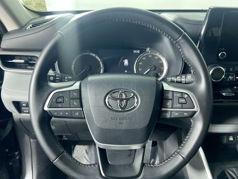 Used 2023 Toyota Highlander LE image 17