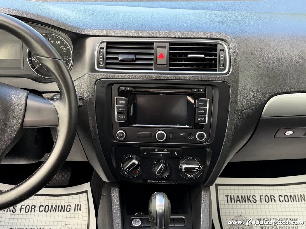 Used 2012 Volkswagen Jetta SEL FWD image 16