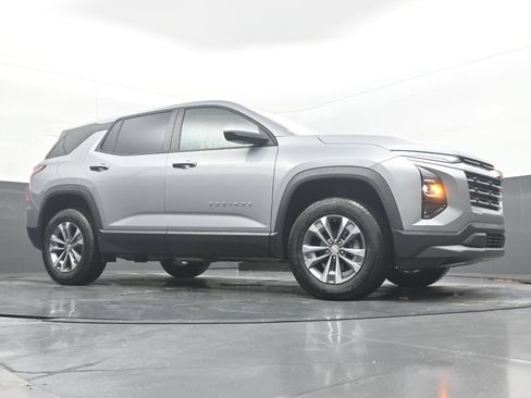 Used 2026 Chevrolet Equinox LT FWD image 23