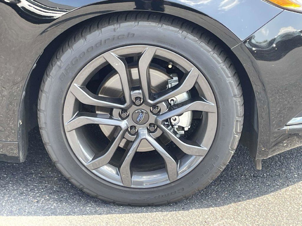 Used 2018 Ford Fusion SE w/ Equipment Group 201A FWD image 10