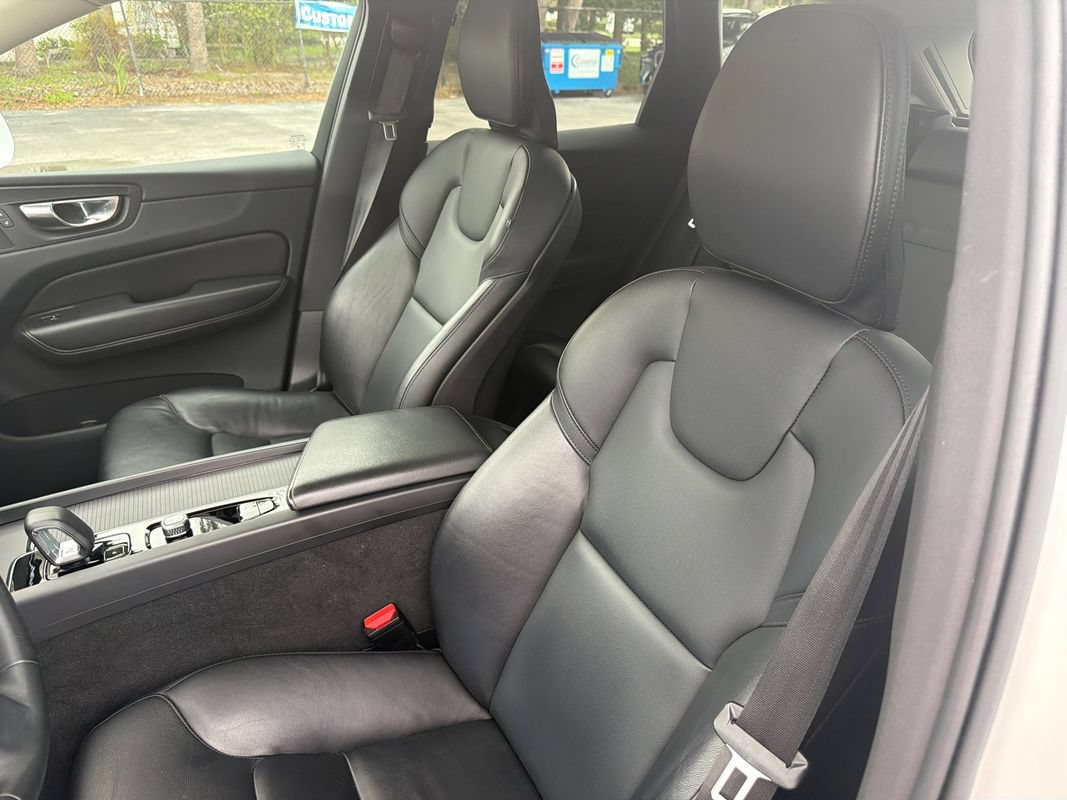 Used 2023 Volvo XC60 B5 Core w/ Climate Package FWD image 10