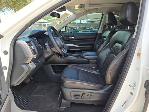 Used 2023 Nissan Pathfinder Platinum w/ Cargo Package AWD/4WD image 9