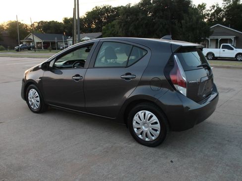 Used 2016 Toyota Prius C Two FWD image 10