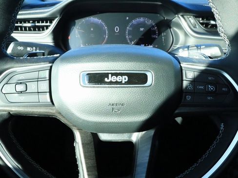 New 2025 Jeep Grand Cherokee Limited image 3