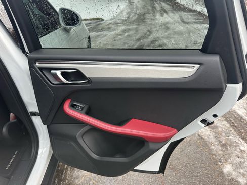 Used 2023 Porsche Macan S image 26